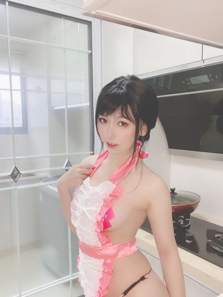 芋圆侑子《人妻围裙》主题写真：226张全套美图，含5个视频