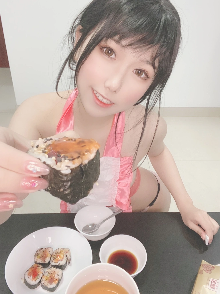 芋圆侑子《人妻围裙》主题写真：226张全套美图，含5个视频