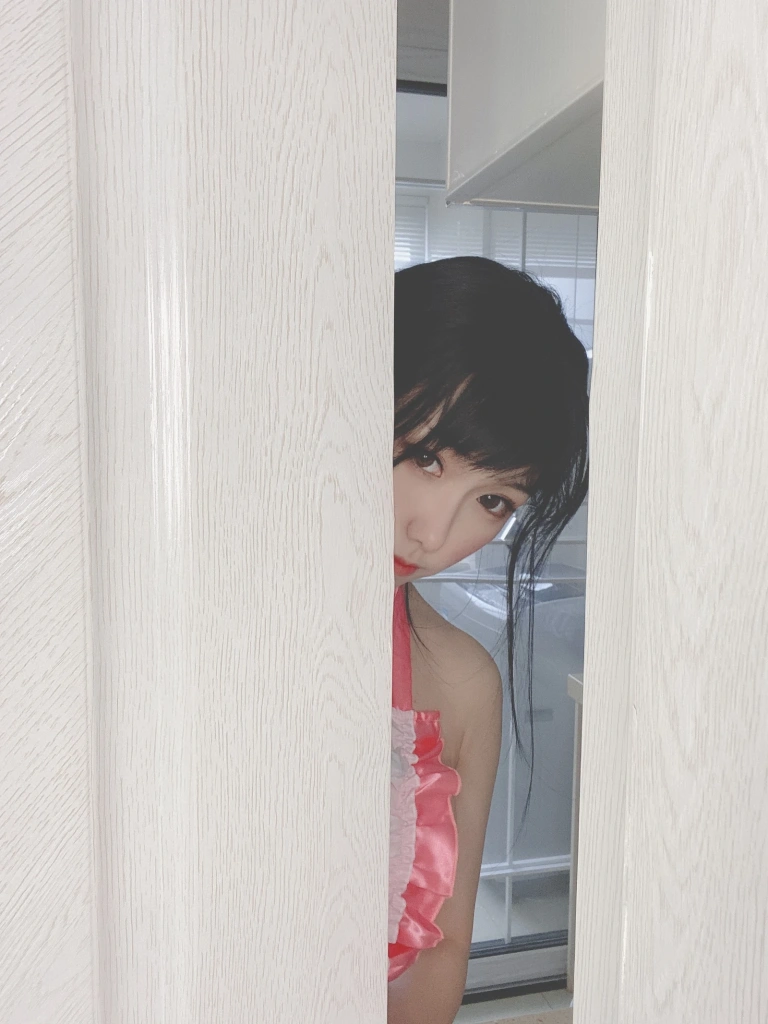 芋圆侑子《人妻围裙》主题写真：226张全套美图，含5个视频