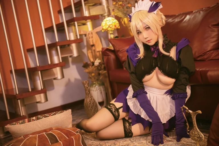 是本末末《黑枪呆女仆》主题写真：28张全套美图