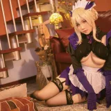 是本末末《黑枪呆女仆》主题写真：28张全套美图