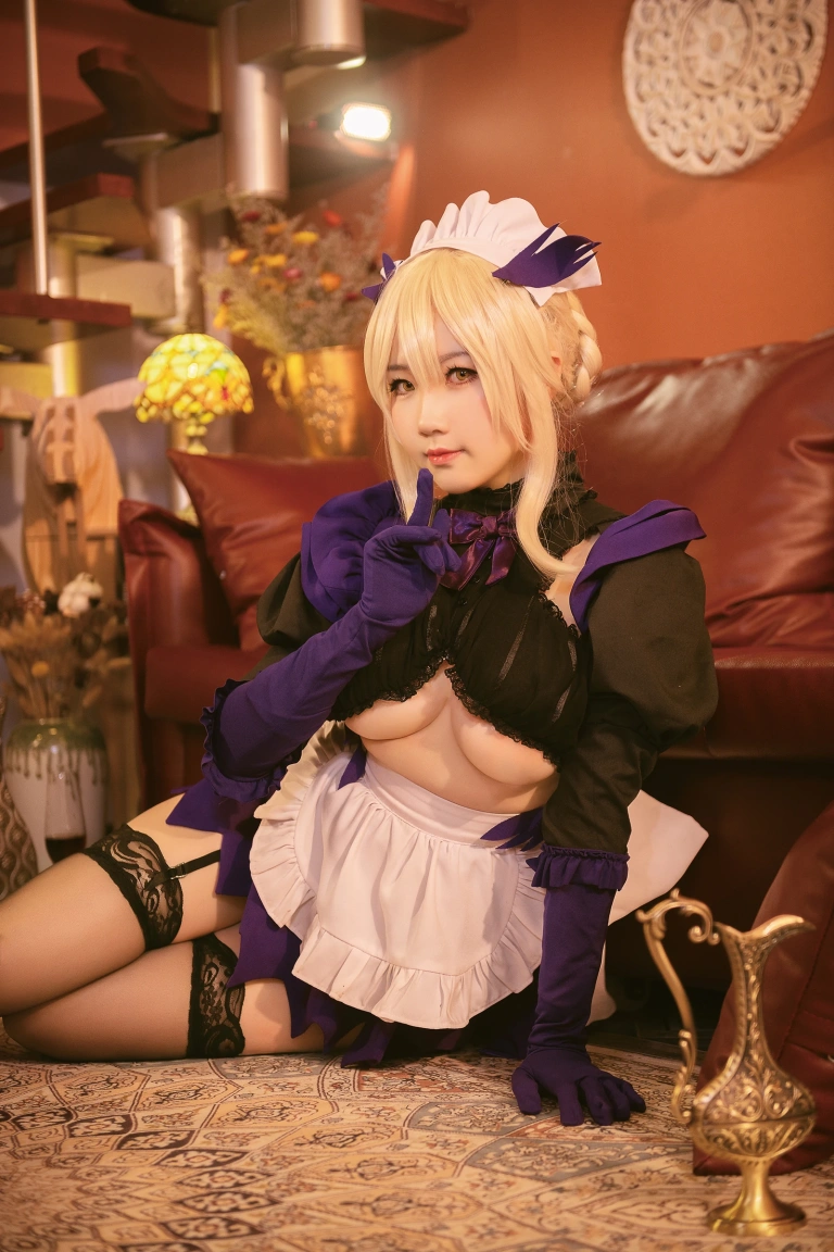 是本末末《黑枪呆女仆》主题写真：28张全套美图