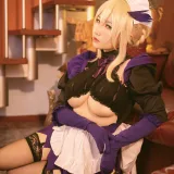 是本末末《黑枪呆女仆》主题写真：28张全套美图