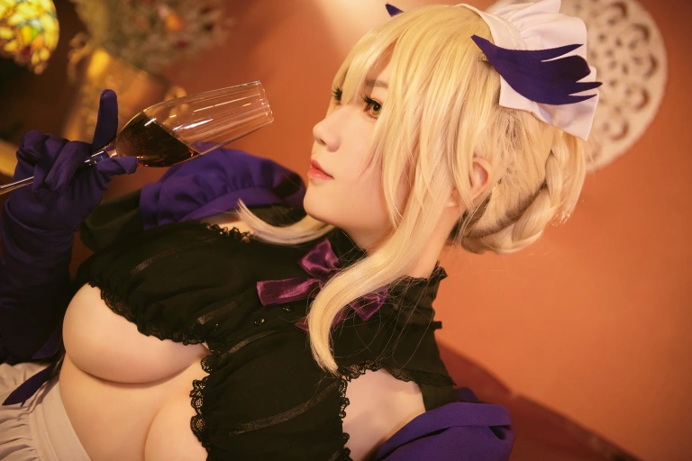 是本末末《黑枪呆女仆》主题写真：28张全套美图