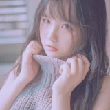 阿半今天很开心《露背毛衣》主题写真：28张全套美图