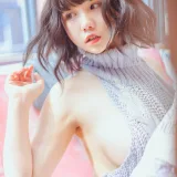 阿半今天很开心《露背毛衣》主题写真：28张全套美图