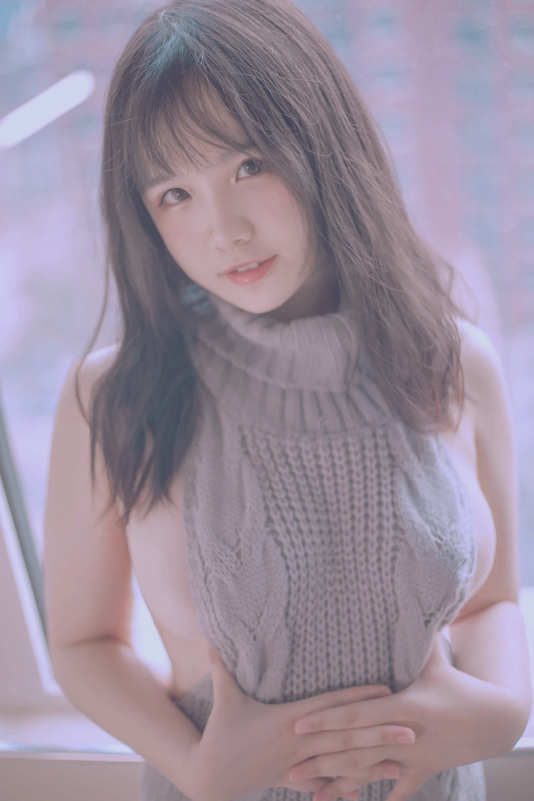 阿半今天很开心《露背毛衣》主题写真：28张全套美图