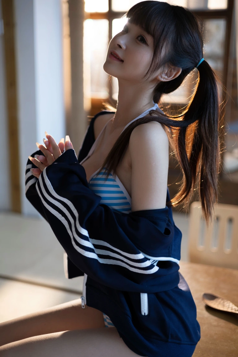 河豚抚子《夏日比基尼》主题写真：28张全套美图