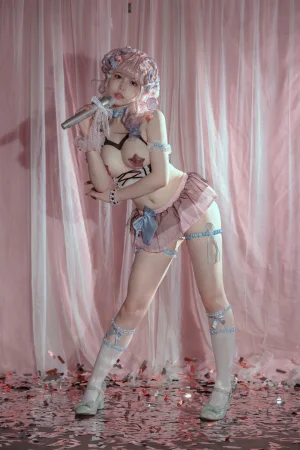 七月喵子《爱豆》主题写真：33张全套美图