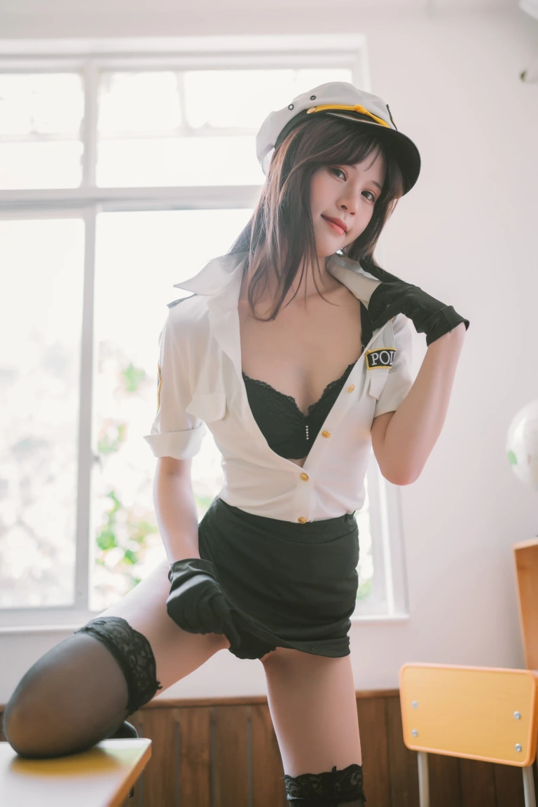 星黛鹿鹿《日常女警》主题写真：33张全套美图