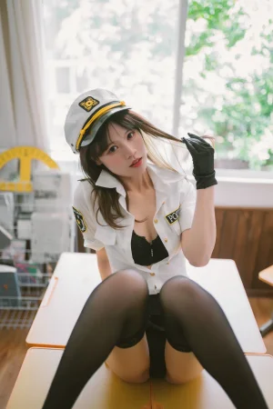 星黛鹿鹿《日常女警》主题写真：33张全套美图
