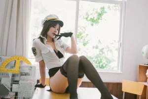 星黛鹿鹿《日常女警》主题写真：33张全套美图
