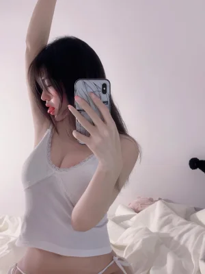 真宝《吊带》主题写真：38张全套美图，含1个视频