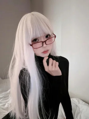 麻薯好吃《暗夜纯白》主题写真：52张全套美图