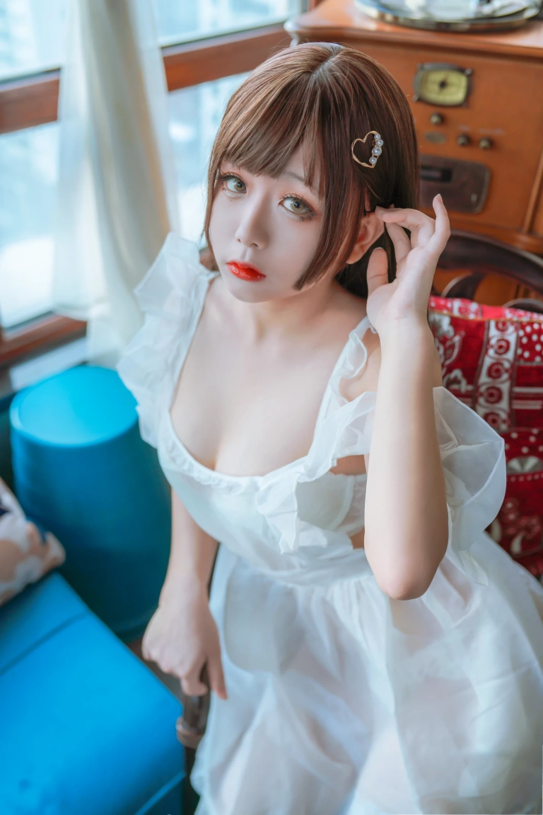 日奈娇(椎名莜)《透明围裙（5w福利）》主题写真：35张全套美图