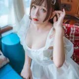 日奈娇(椎名莜)《透明围裙（5w福利）》主题写真：35张全套美图