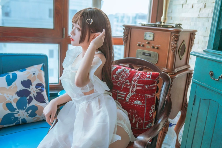 日奈娇(椎名莜)《透明围裙（5w福利）》主题写真：35张全套美图