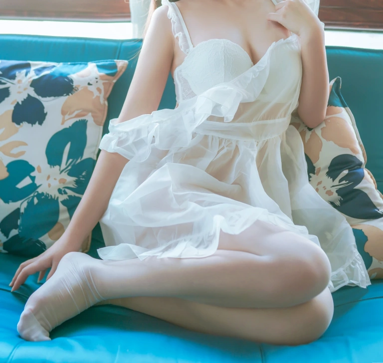 日奈娇(椎名莜)《透明围裙（5w福利）》主题写真：35张全套美图