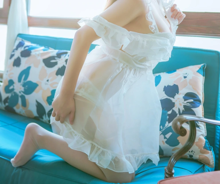 日奈娇(椎名莜)《透明围裙（5w福利）》主题写真：35张全套美图