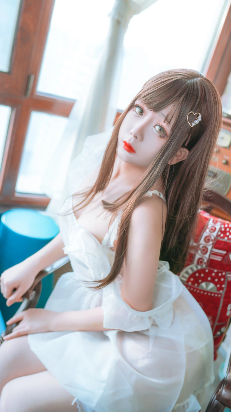 日奈娇(椎名莜)《透明围裙（5w福利）》主题写真：35张全套美图