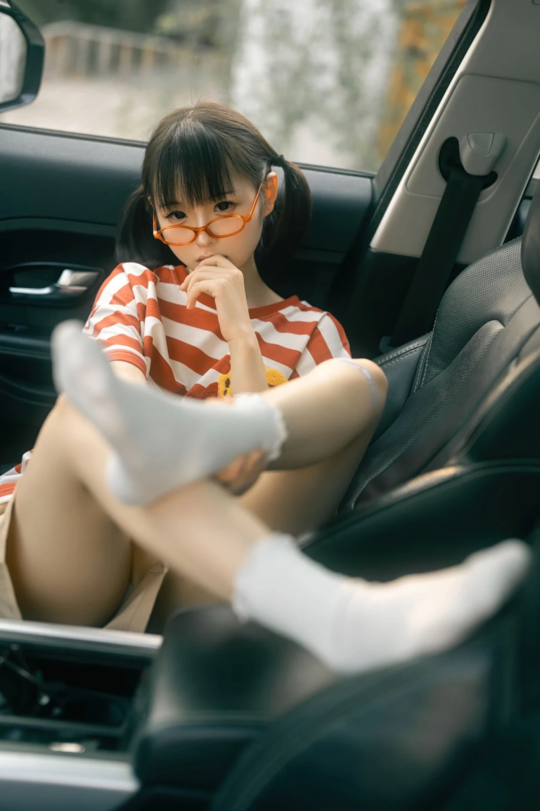 幼水铃衣《周末郊游》主题写真：62张全套美图