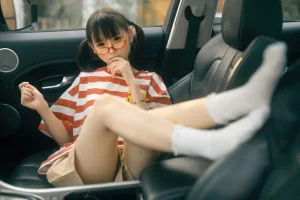 幼水铃衣《周末郊游》主题写真：62张全套美图