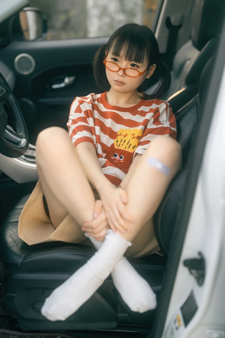 幼水铃衣《周末郊游》主题写真：62张全套美图