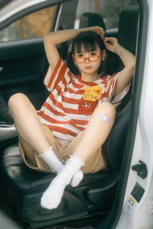 幼水铃衣《周末郊游》主题写真：62张全套美图