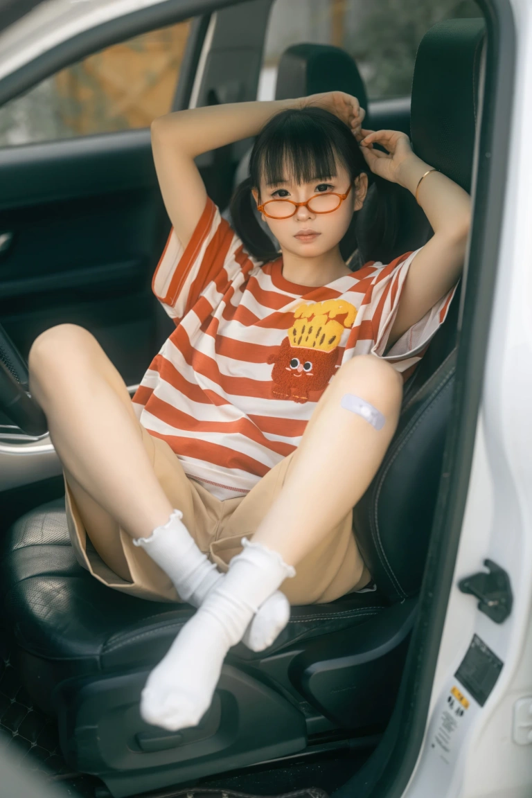 幼水铃衣《周末郊游》主题写真：62张全套美图