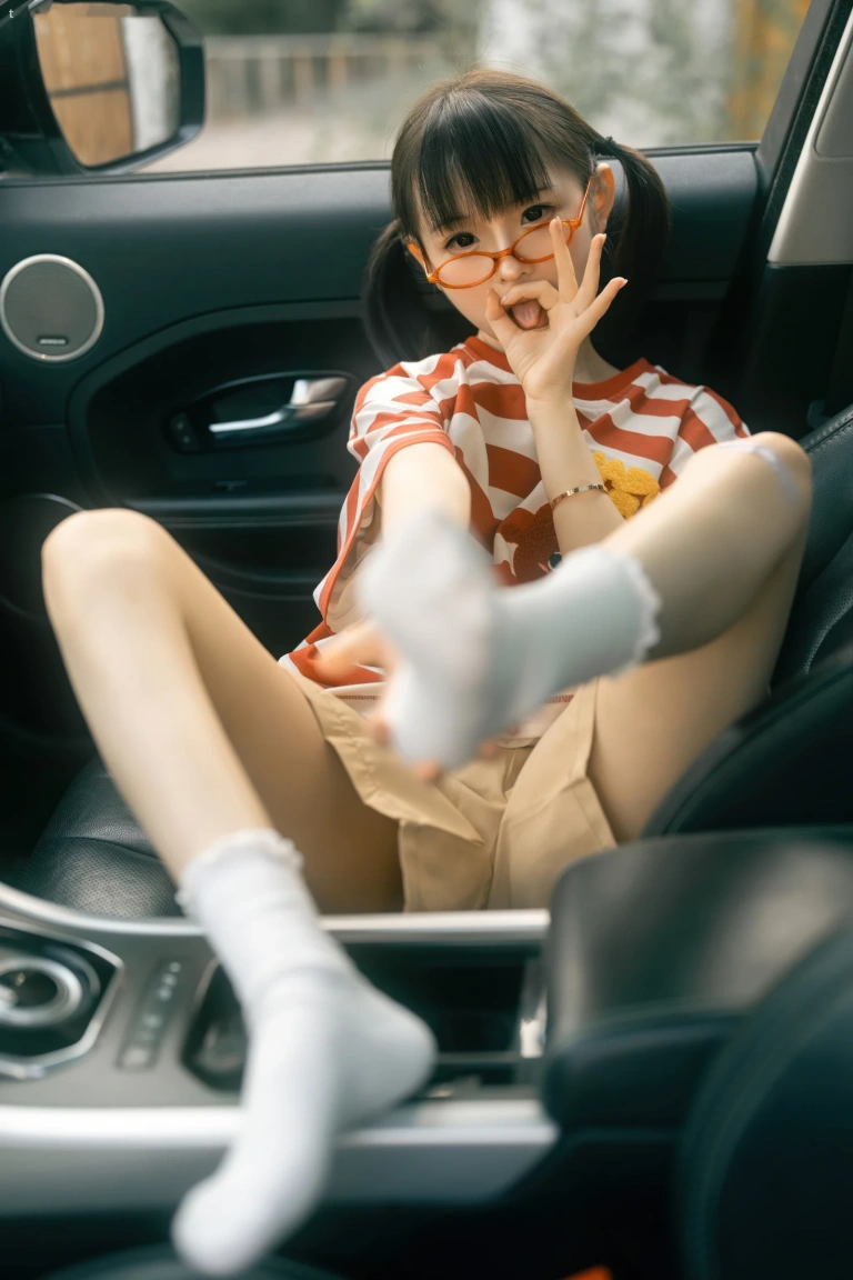 幼水铃衣《周末郊游》主题写真：62张全套美图