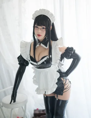 白烨《傲娇女仆长》主题写真：63张全套美图，含18个视频