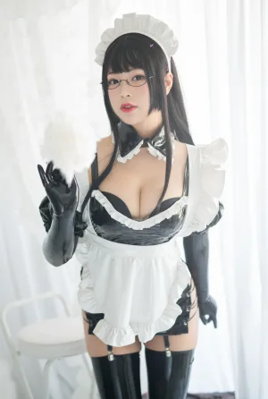 白烨《傲娇女仆长》主题写真：63张全套美图，含18个视频