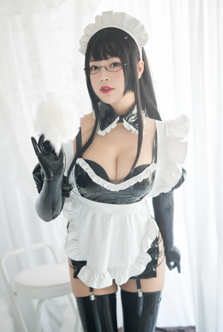 白烨《傲娇女仆长》主题写真：63张全套美图，含18个视频