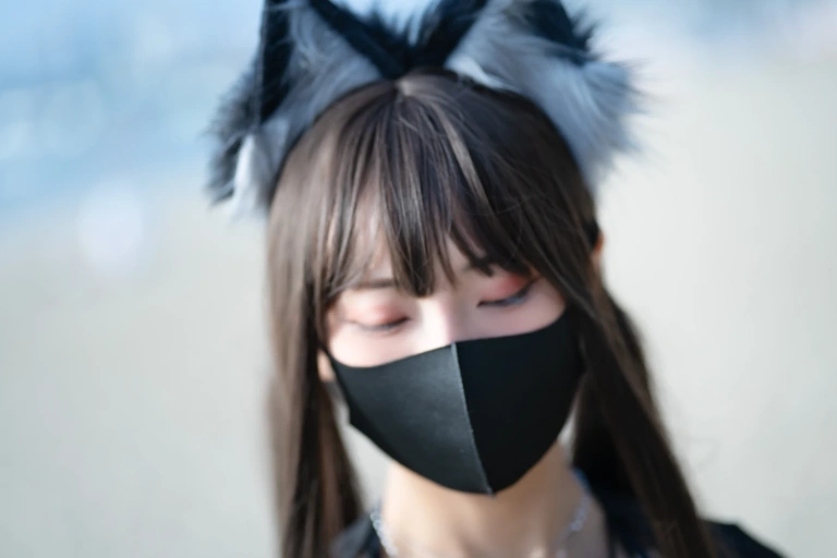 三水子《黑丝泳装》主题写真：70张全套美图
