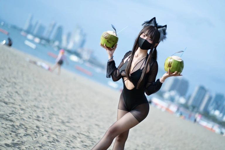 三水子《黑丝泳装》主题写真：70张全套美图