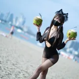 三水子《黑丝泳装》主题写真：70张全套美图