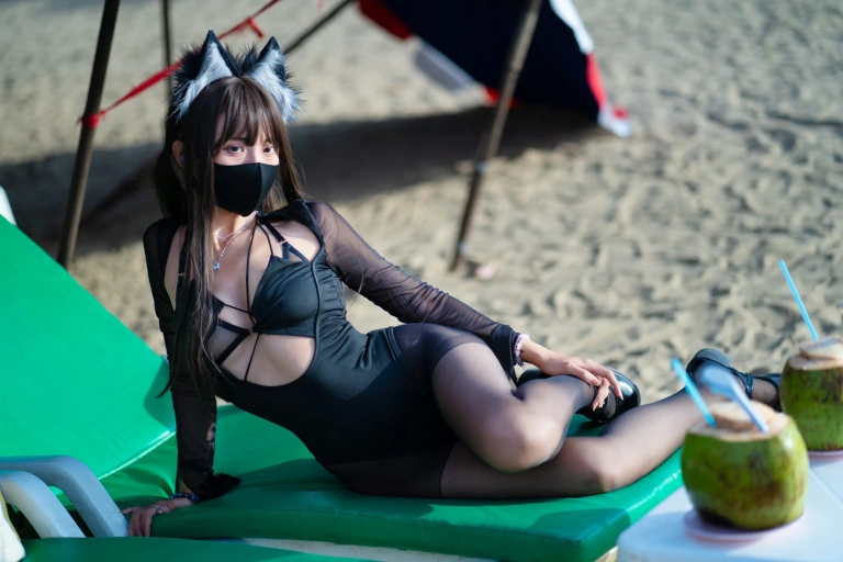 三水子《黑丝泳装》主题写真：70张全套美图