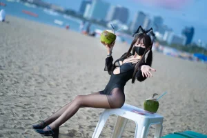 三水子《黑丝泳装》主题写真：70张全套美图