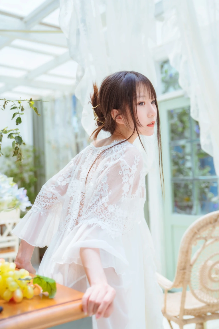 香草喵露露《玻璃房少女》主题写真：76张全套美图