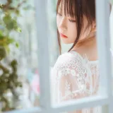 香草喵露露《玻璃房少女》主题写真：76张全套美图