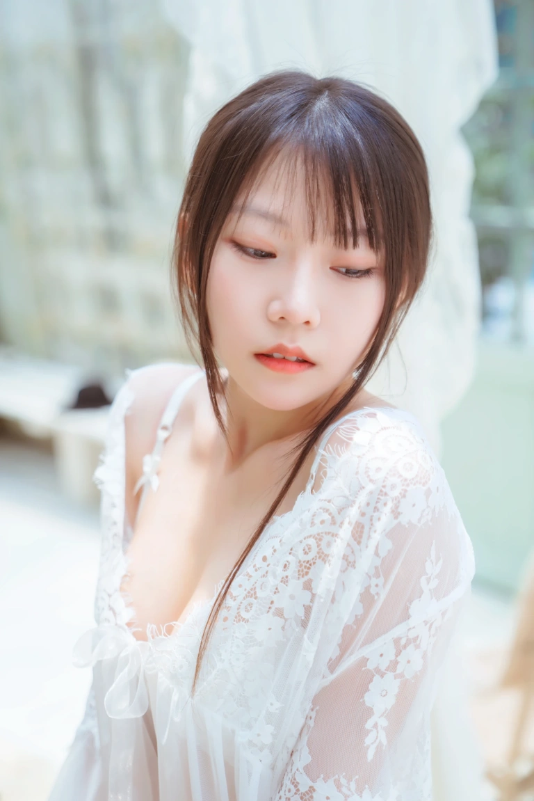 香草喵露露《玻璃房少女》主题写真：76张全套美图