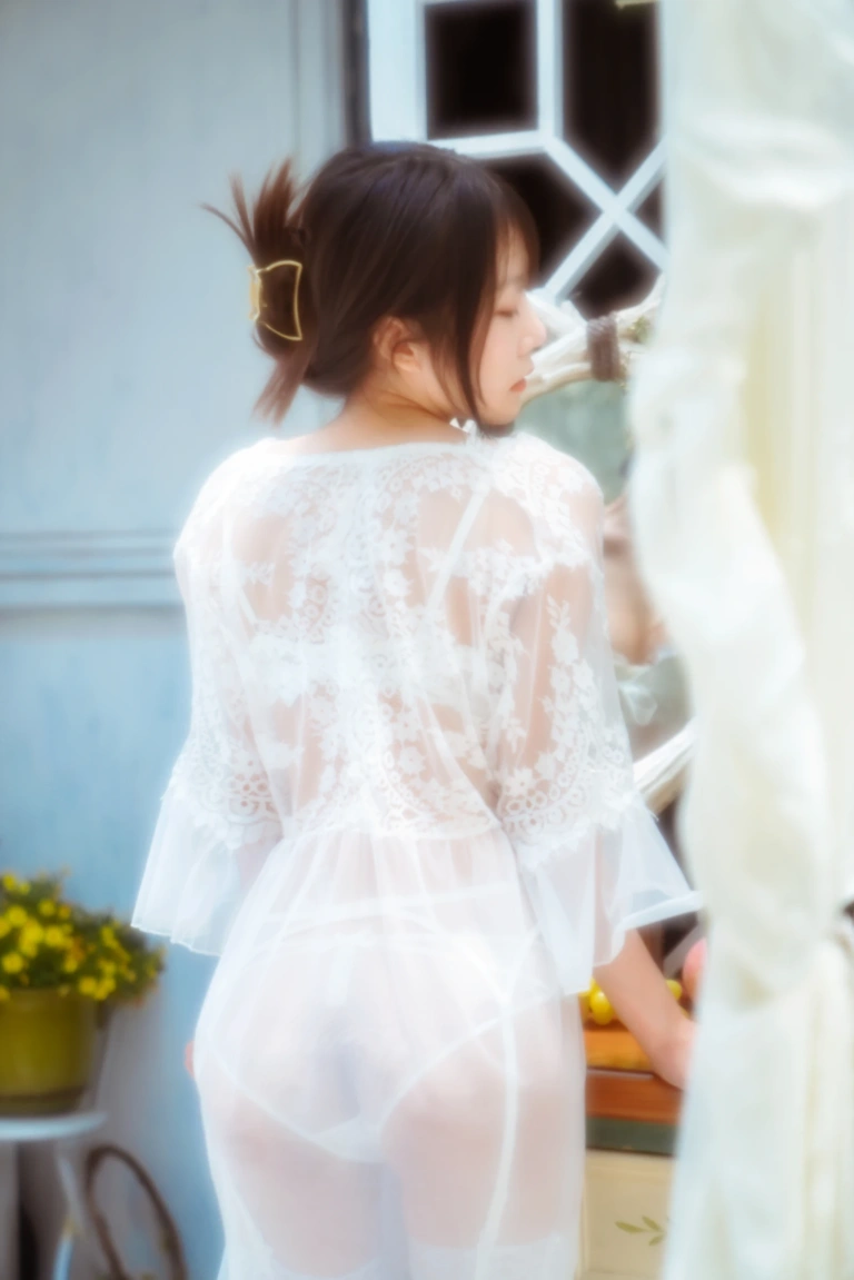 香草喵露露《玻璃房少女》主题写真：76张全套美图