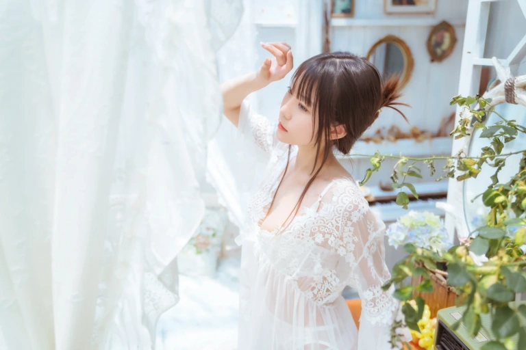 香草喵露露《玻璃房少女》主题写真：76张全套美图