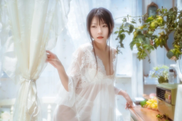 香草喵露露《玻璃房少女》主题写真：76张全套美图