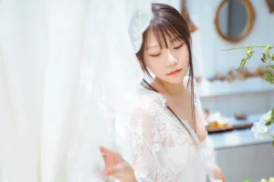 香草喵露露《玻璃房少女》主题写真：76张全套美图