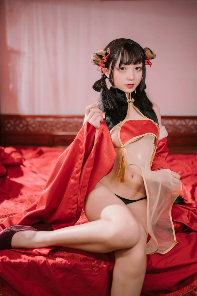 花铃《虎团团》主题写真：84张全套美图