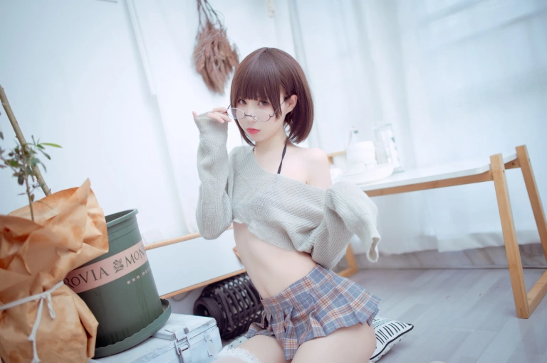 西园寺南歌《私房》主题写真：9张全套美图