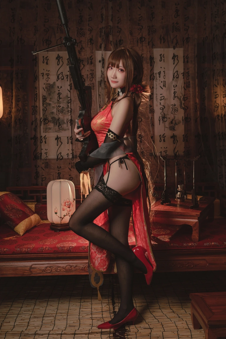 瓜希酱《DSR-50 红牡丹》主题写真：16张全套美图
