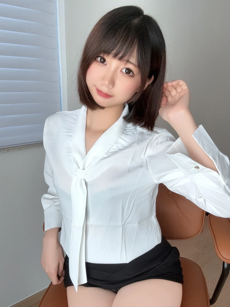 雫しずく《[Fantia] 2024年12月订阅》主题写真：130张全套美图