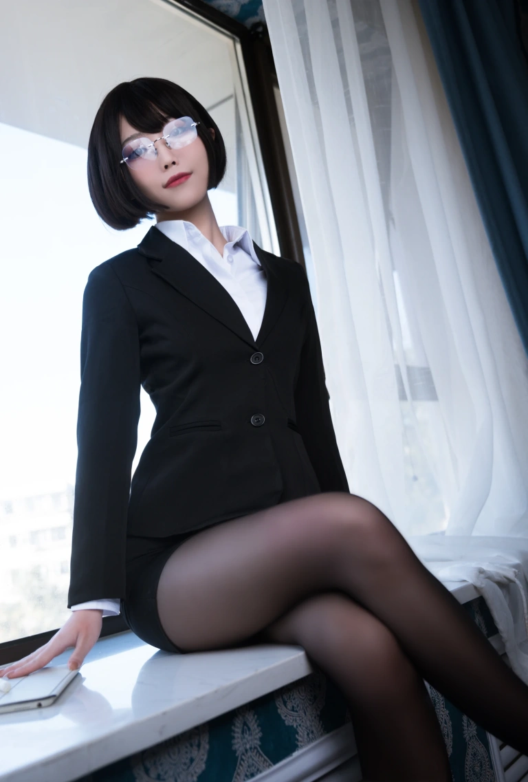 汪知子《OL》主题写真：16张全套美图